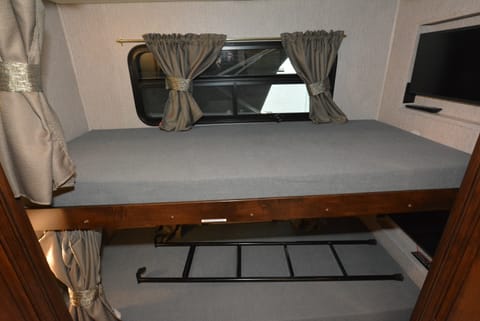 2021 Berkshire 45CA - 2 Full Baths & Bunk Beds! Drivable vehicle in Chester Springs