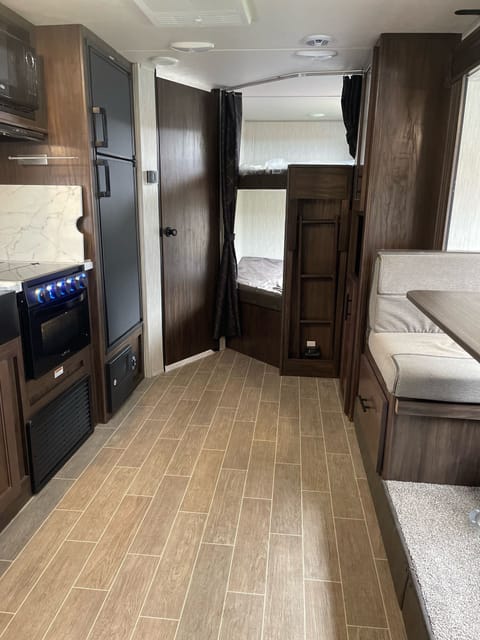 2020 Grey Wolf - 30’ Unit - 4 Beds Towable trailer in Yucaipa