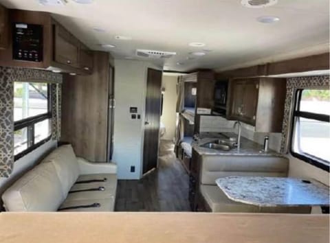 Family Glamping adventure!! 2020 Jayco 31f Redhawk Drivable vehicle in Henderson