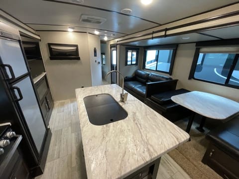 2020 Coachmen Spirit Ultra Lite 3379BH Towable trailer in Concord