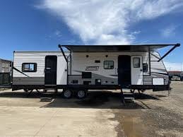 2022 Coleman Lantern 300tq Towable trailer in Elk Grove