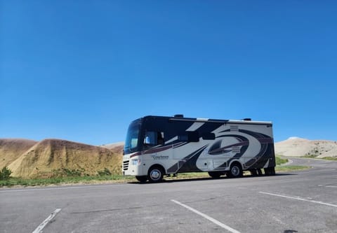 2018 Coachman Mirada 29FW Drivable vehicle in Perry Township