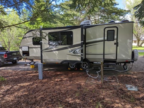 2017 Highland Ridge RV Open Range Ultra Lite (Bunkhouse 2504BH) Towable trailer in Spokane
