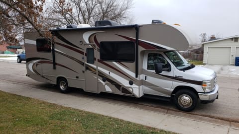 Ski Rig Bessy, 2015 Thor Motorcoach Four Winds 28Z 4 Season Drivable vehicle in Garden City