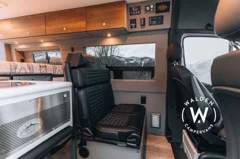 "Benton" Adventure Ready Campervan - Mercedes-Benz Storyteller Overland Reisemobil in Acton