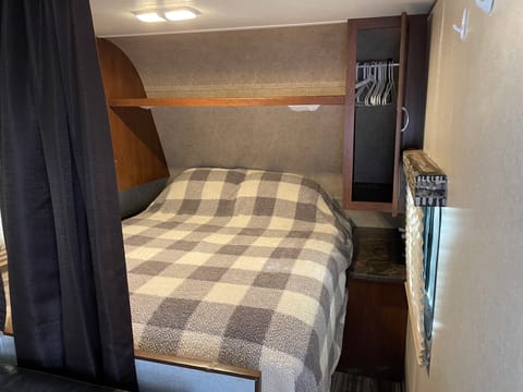 Beautifully Equipped Bunkhouse Camper Tráiler remolcable in Montopolis
