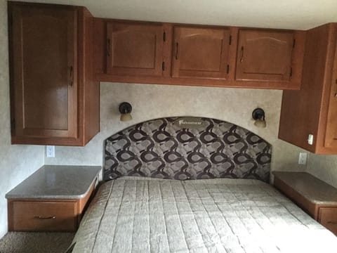 Rear bedroom - queen sized bed
