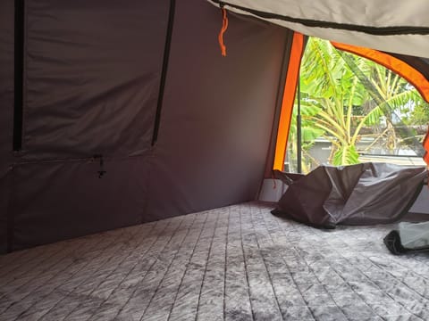 Dark Grey Xterra 4x4 Premium Rooftop Tent! Gear Included! Easiest Setup! Drivable vehicle in Makawao
