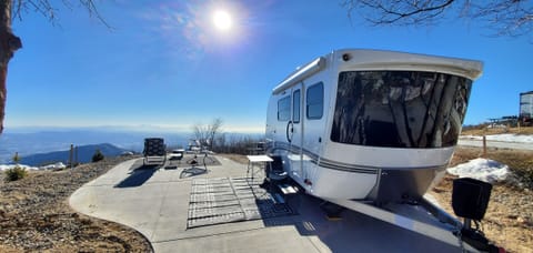 2020 InTech Sol Horizon - Boondock Ready! Towable trailer in Lakewood