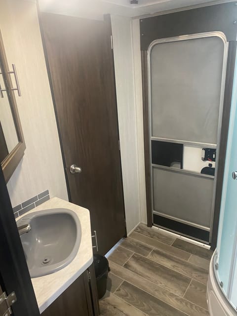 2019 Forest River Cherokee Grey Wolf - 2 Private Queen Bed Rooms! Ziehbarer Anhänger in Russellville