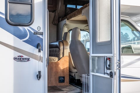 2015 Thor Freedom Elite RV | Clean & Easy Pick Up Véhicule routier in Bangor