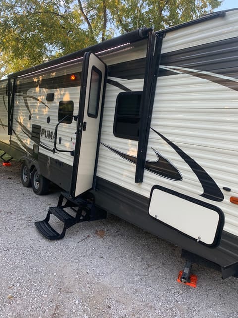 Puma Palomino Well equipped family camper fully stocked and ready to camp! Ziehbarer Anhänger in Ankeny