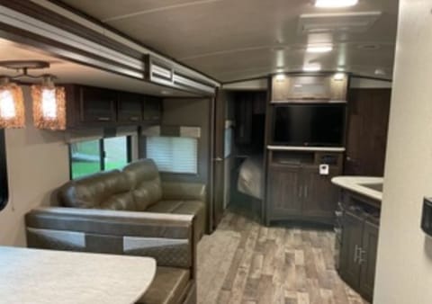 SPRING FLASH SALE!  Beautiful 2019 Cruiser RV Embrace * DELIVERY ONLY * Ziehbarer Anhänger in Lowell