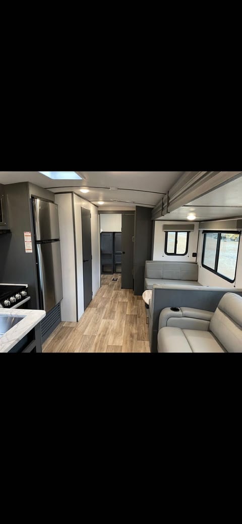 ~The Voyager~ 2 bedrooms/1 bath, Quad Bunkhouse, sleeps 8-10 Towable trailer in New Braunfels