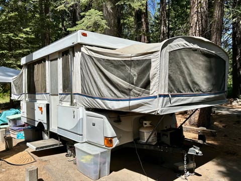 **Adventure-Ready 2004 Coleman/Fleetwood Utah Pop-Up Camper Towable trailer in Piedmont
