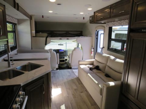 “That There is an RV” : 2022 Redhawk 31F with Bunkhouse Drivable vehicle in Lakeville