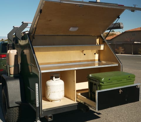 Shown with optional propane tank and Ice chest.