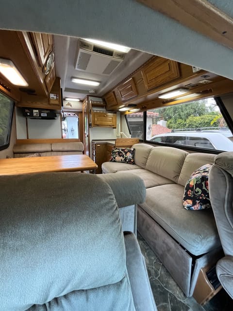 2003 Chinook Concourse Xl. mobile luxury hawaii camping Drivable vehicle in Kailua