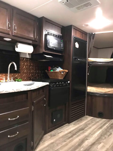 A RAY OF RV SUNSHINE - 2018 Jayco Jay Flight Towable trailer in Flower Mound