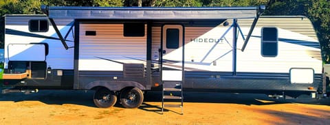 Beautiful Bunkhouse ready for Weathertech raceway w/Sleep Number Bed!! Towable trailer in Pacific Grove