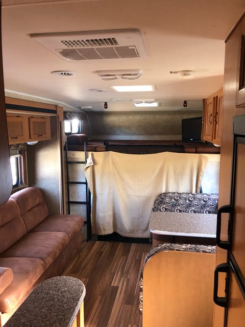 2014 Coachmen Freelander 32ft bunkhouse Drivable vehicle in Bartlesville