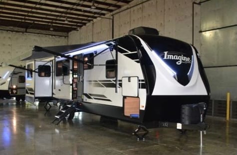 WOW Unique! 2021 Grand Design Imagine 3100RD Towable trailer in Prior Lake