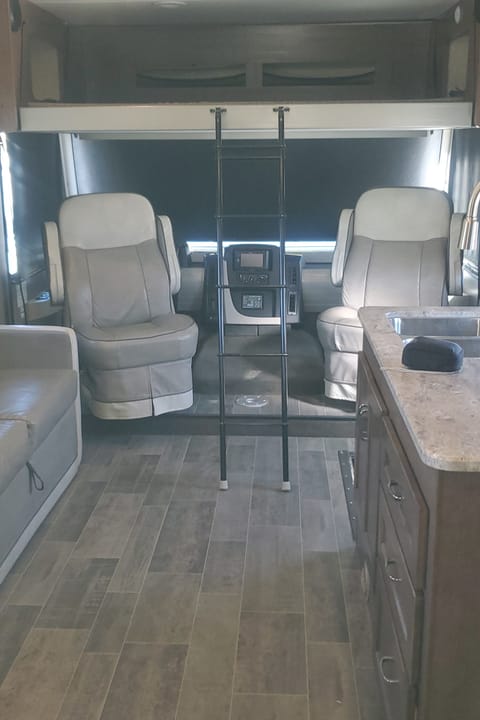 2019 Winnebago Intent 30R Drivable vehicle in Foothill Ranch