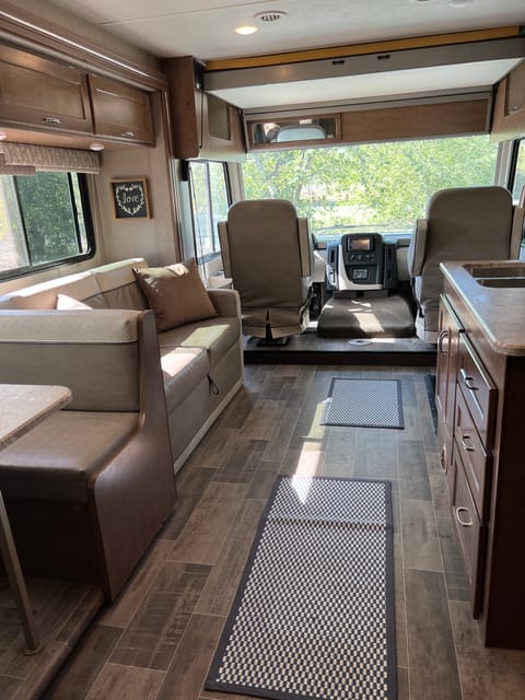 2019 Winnebago Intent 30R Drivable vehicle in Foothill Ranch