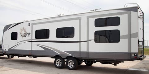 Fido and Family Friendly!!! 2017 Open Range Light Towable trailer in Escondido Village