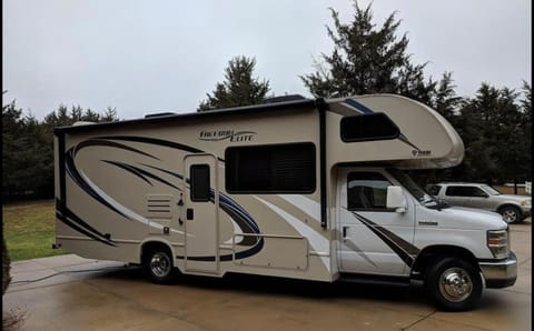 2018 Thor Motor Coach Freedom Elite(Oliver wheels) Veículo dirigível in Bartlett