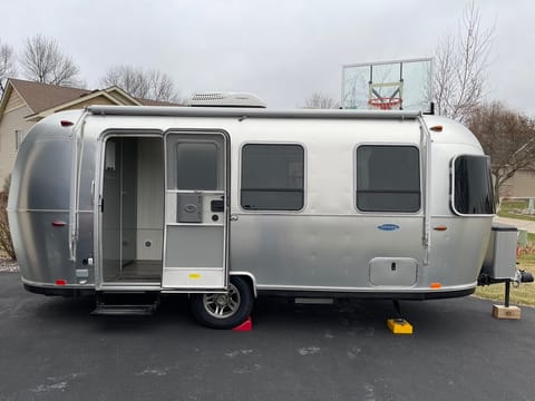 2017 Airstream Sport 22FB Towable trailer in Wisconsin