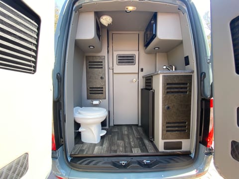 Luxury 2021 Mercedes Benz  Sprinter with bathroom Drivable vehicle in Wesley Chapel