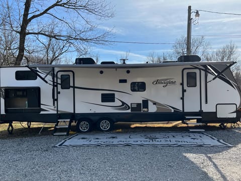 Grand Designs Imagine 3170BH has everything you need and more for a comfortable camping trip.  