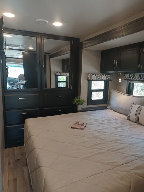 2022 CONVENIENT & EASY TO DRIVE RV!!!Entegra Coach VISION A27 Drivable vehicle in Tampa