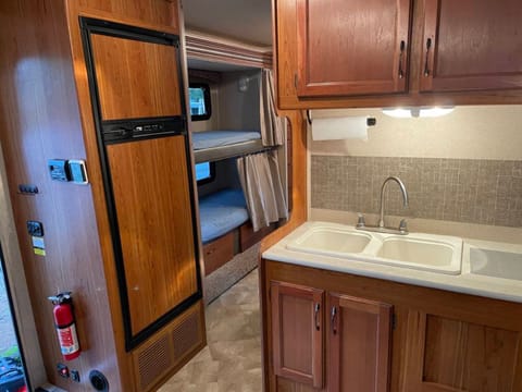 2016 classe c avec bunk bed Veículo dirigível in Terrebonne