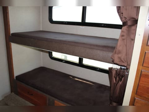 2016 classe c avec bunk bed Veículo dirigível in Terrebonne