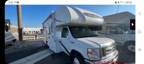 2019 Thor Motor Coach Four Winds Véhicule routier in Modesto