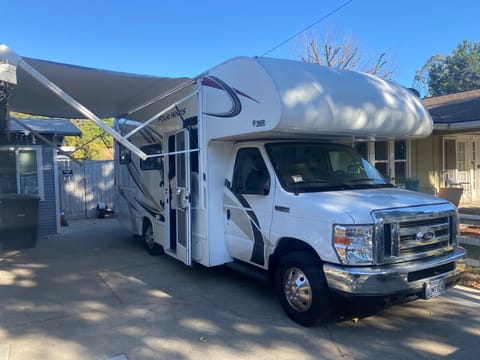 2020 Thor Motor Coach 23ft four winds Véhicule routier in Modesto