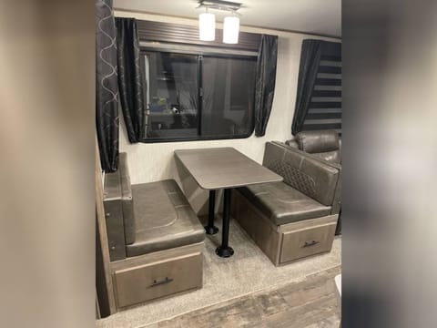 Forest River 5th Wheel with Suite + King Bed! Luxury Rimorchio trainabile in Utah