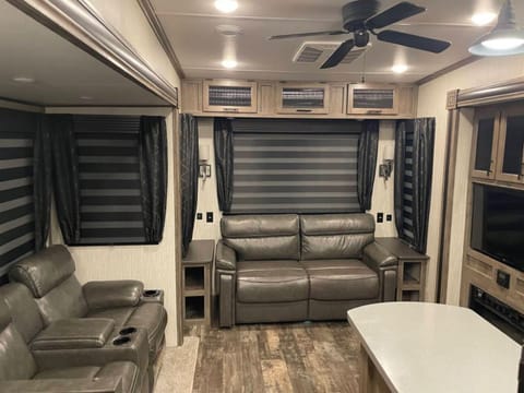 Forest River 5th Wheel with Suite + King Bed! Luxury Remorque tractable in Utah