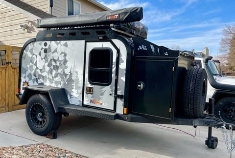 2022 Off-Grid Pando 2.0 Trailer with Roof Top Tent Rimorchio trainabile in Greenwood Village
