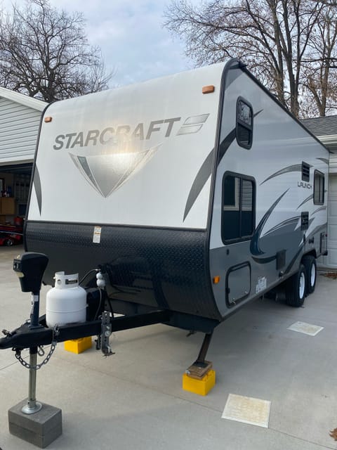 2018 Starcraft Launch Outfitter Towable trailer in Granger