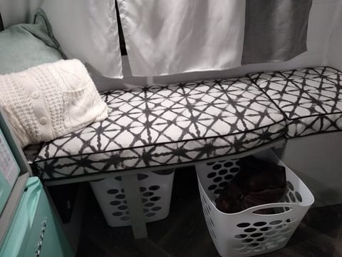 single bench/twin bed