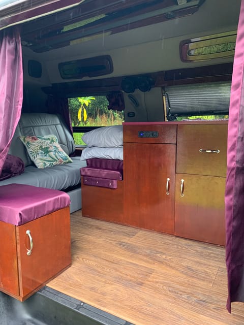AlaeaVana - Vintage Campervan with New Build! Reisemobil in Keaau
