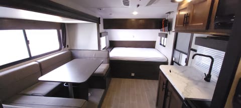 Main bed, dinette, kitchen