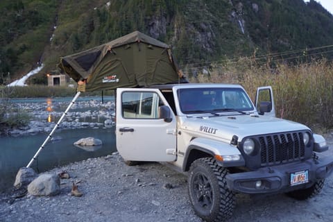 '22 Jeep Gladiator with Full Camping Setup Drivable vehicle in Spenard