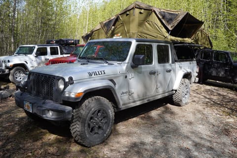'22 Jeep Gladiator with Full Camping Setup Drivable vehicle in Spenard