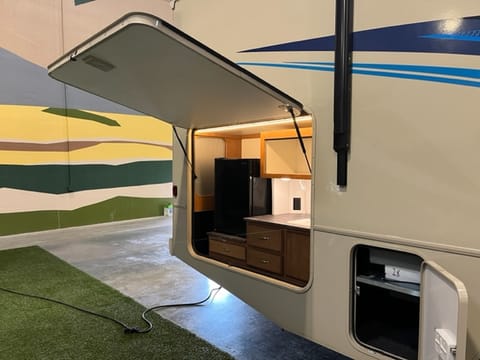 2019 Winnebago Vista - KING bedroom, Bunk Beds, Queen Loft, Sleeps 10 Vehículo funcional in Elk Grove