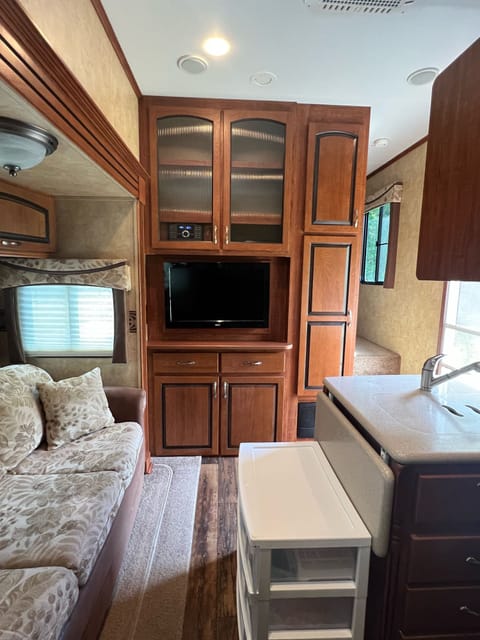 2011 Jayco Eagle 365 BHS. Very large private bunk house, two bathrooms! Remorque tractable in Kawartha Lakes