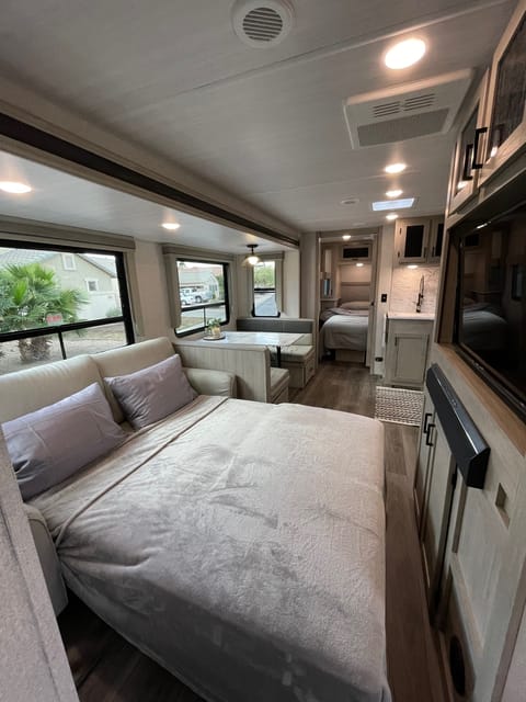 2022 East to West Alta, Delivery & Setup Available Sleeps 10 Towable trailer in Chandler